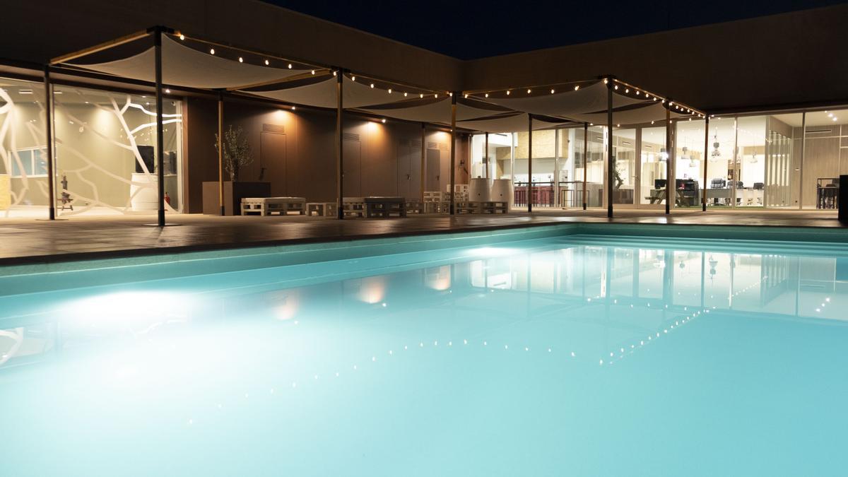 Las nuevas instalaciones de Arráez cuentan con una terraza y una piscina exclusivas.