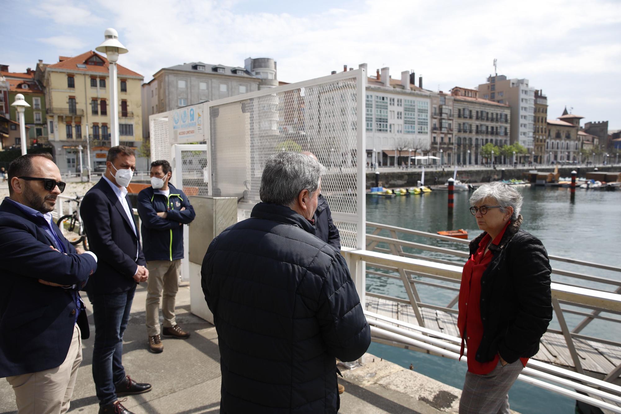 Una aspiradora para el mar: así es el dron que limpia la superficie del agua presentado en Gijón