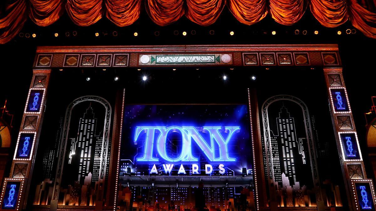 Escenario de la 71 edición de los Premios Tony 2017