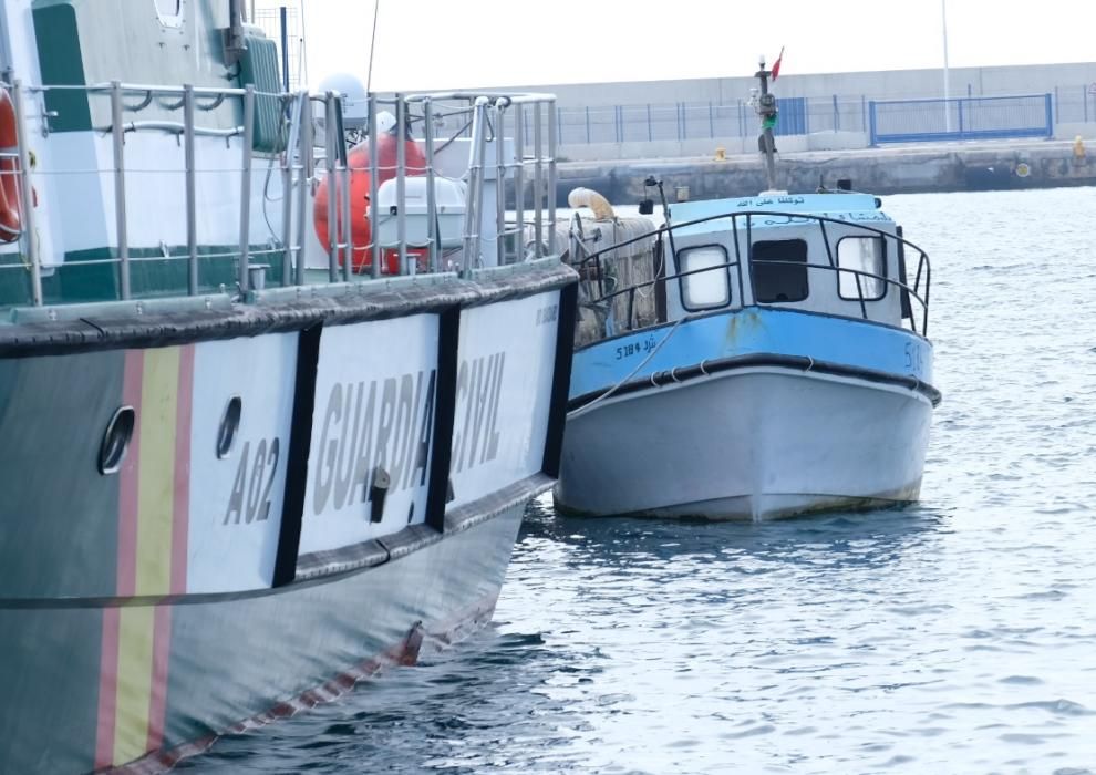 Rescatados seis inmigrantes en un pesquero a la deriva a 52 millas de la costa de Alicante