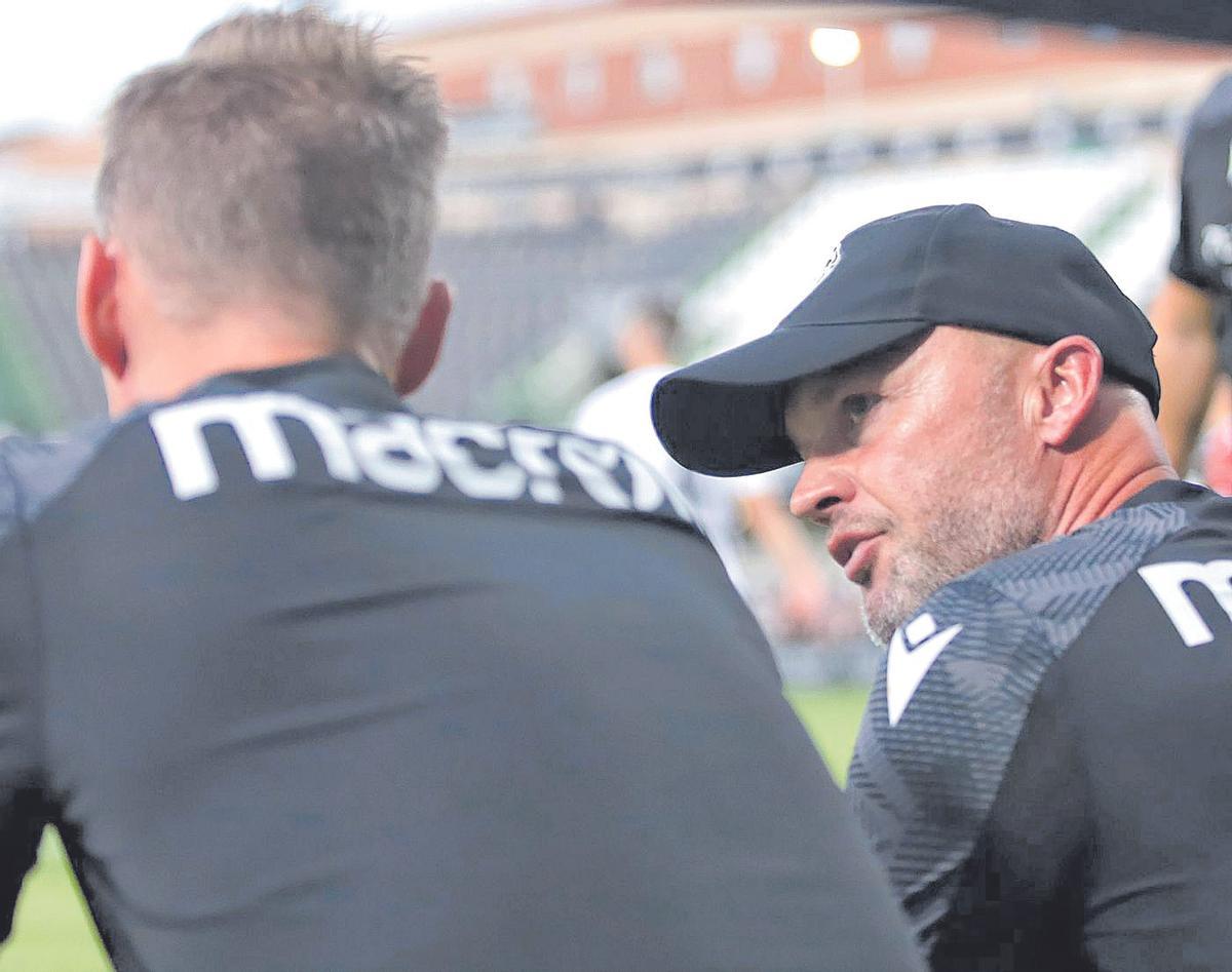 Schreuder y el 'aviso' a la afición del CD Castellón: «No voy a cambiar»