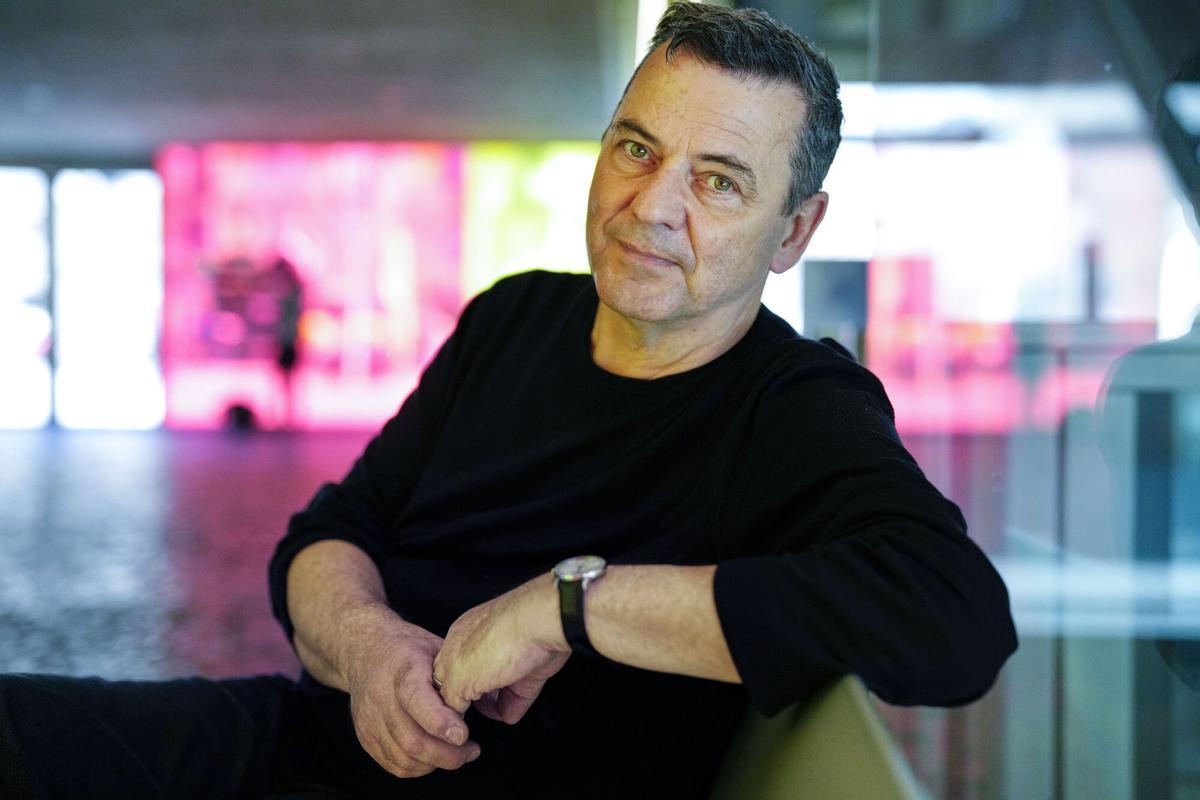 El director alemán Christian Petzold será el protagonista hasta el día 30 de abril en la Filmoteca de Cataluña gracias a la retrospectiva completa que le dedica el festival D'A de cine de autor, con las proyecciones de su cine narrativo, que se inician este miércoles con el preestreno de su último film, 'Miroirs No.3'.