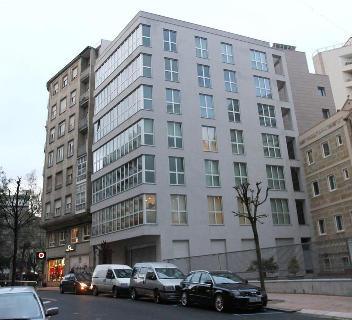 El edificio anexo a la iglesia de Os Franciscanos.   | // I.O.