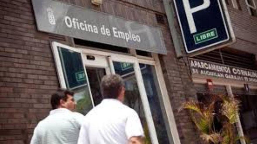 Exterior de una oficina de empleo en Santa Cruz de Tenerife.