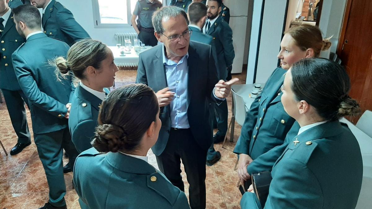 Ángel Blanco, con los futuros agentes.