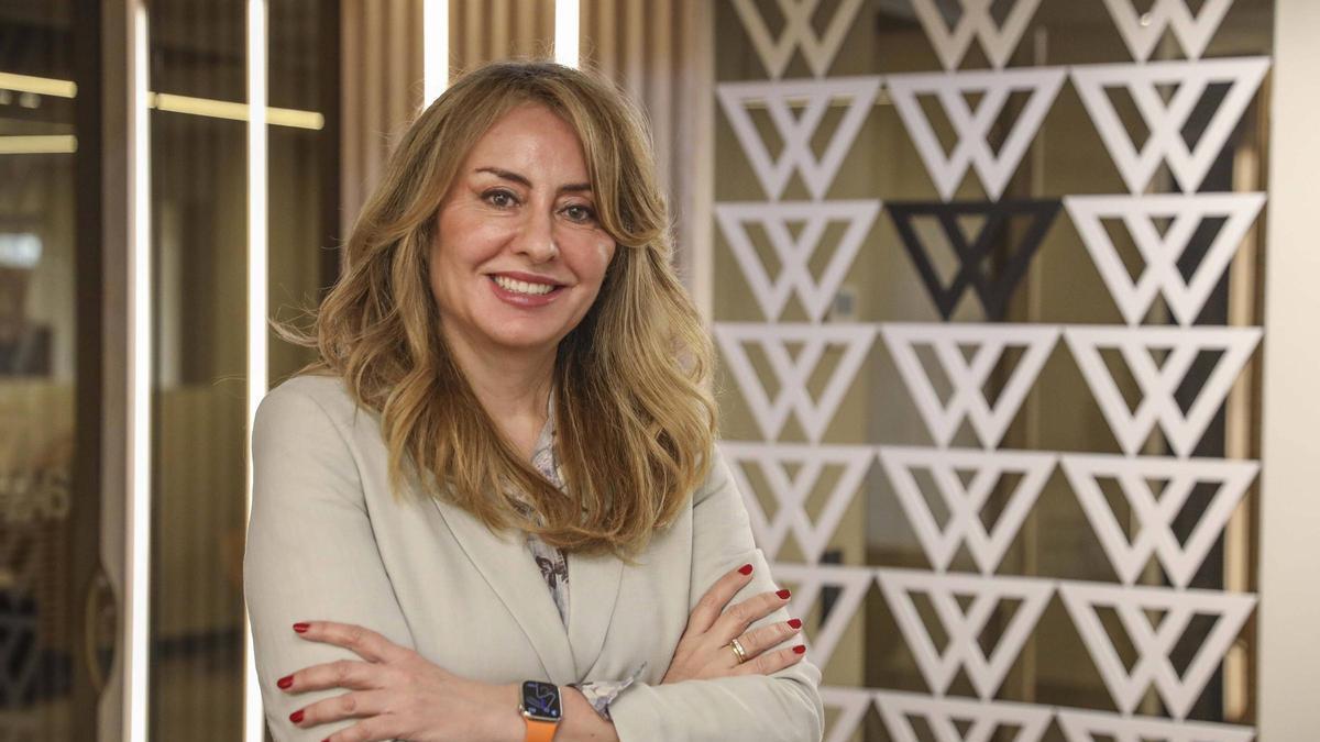 María Teresa Menéndez Villa, en el despacho de Velázquez & Villa Abogados