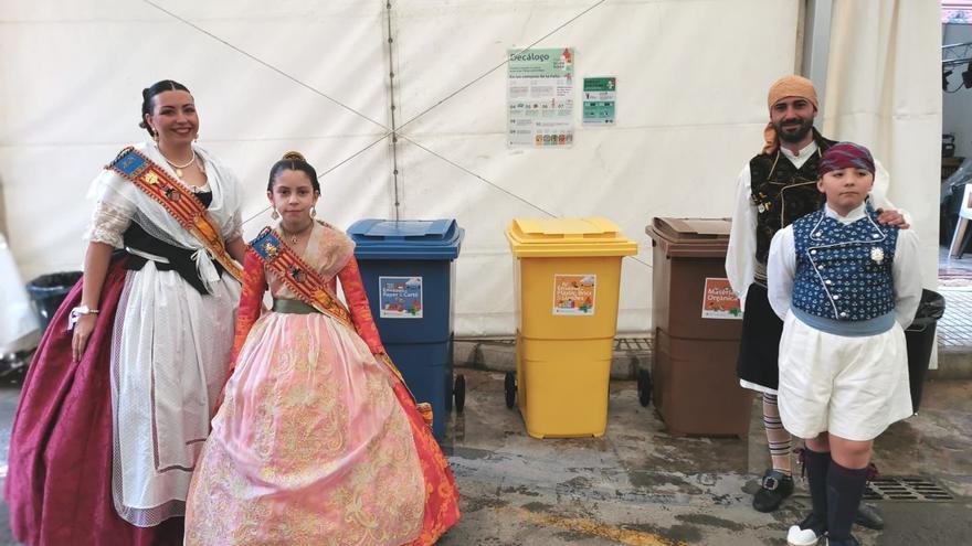 Cubos de reciclaje para fomentar la sostenibilidad entre las fallas de Paiporta