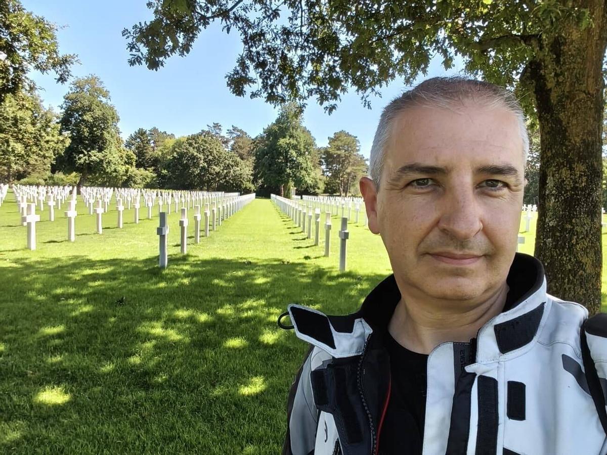 El zamorano Alejandro Moralejo en la ruta en moto de este verano que realiza en solitario y le lleva al norte de Europa recorriendo cientos de kilómetros cada día.