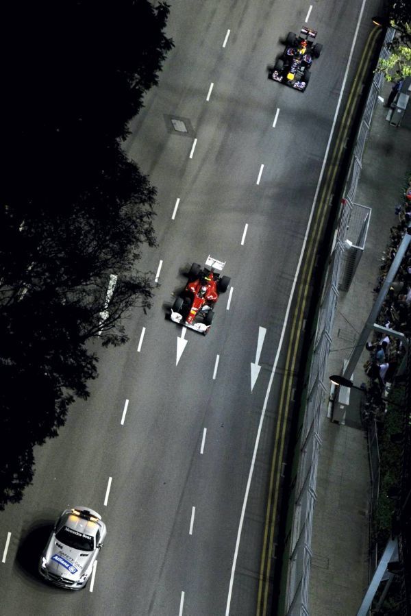 Alonso vence en Singapur