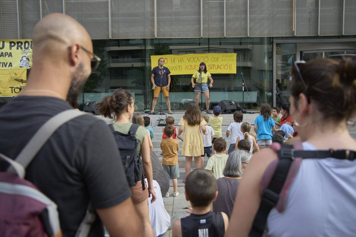 Més de 300 docents fan «les últimes colònies» a Girona contra el preacord d’Educació