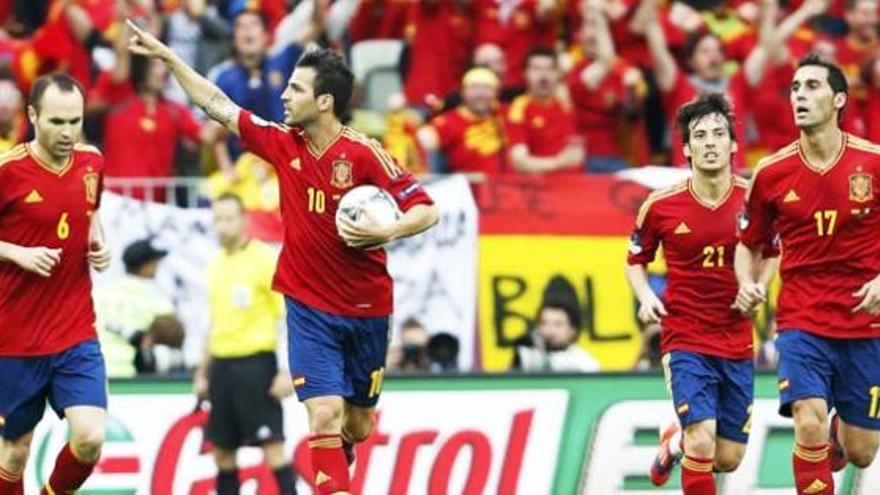 Fábregas celebra su gol ante Italia.