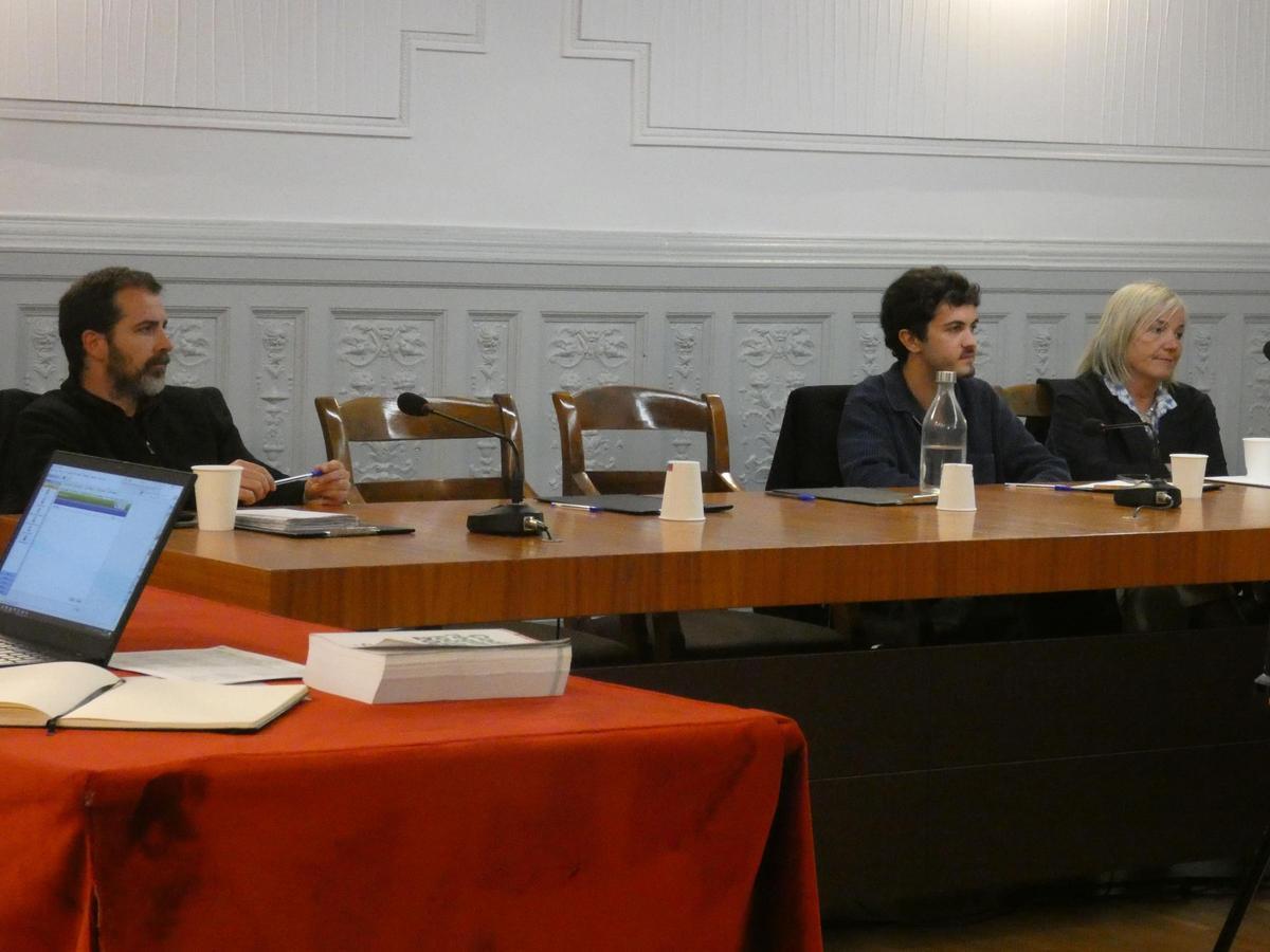 Les dues cadires buides dels regidors socialistes