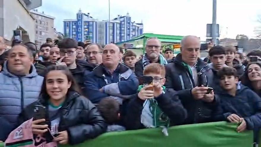 Vídeo: Expectación máxima en la llegada del Villarreal al estadio