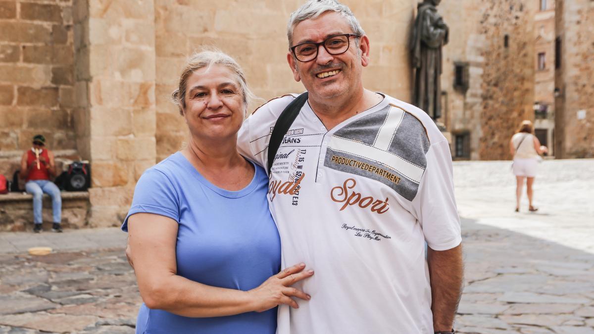 María José y Alfonso, de Elche se preparan a disfrutar de su primer viaje a Cáceres.