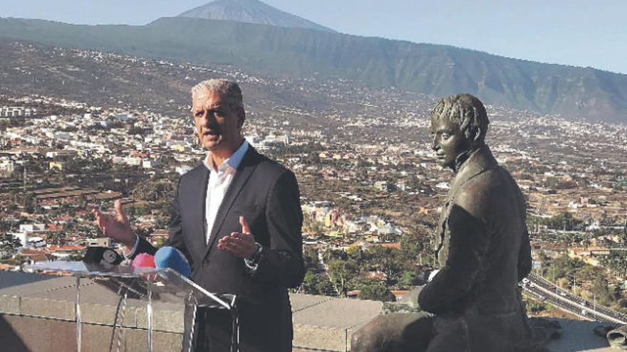 Francisco Linares, durante la reapertura del mirador.