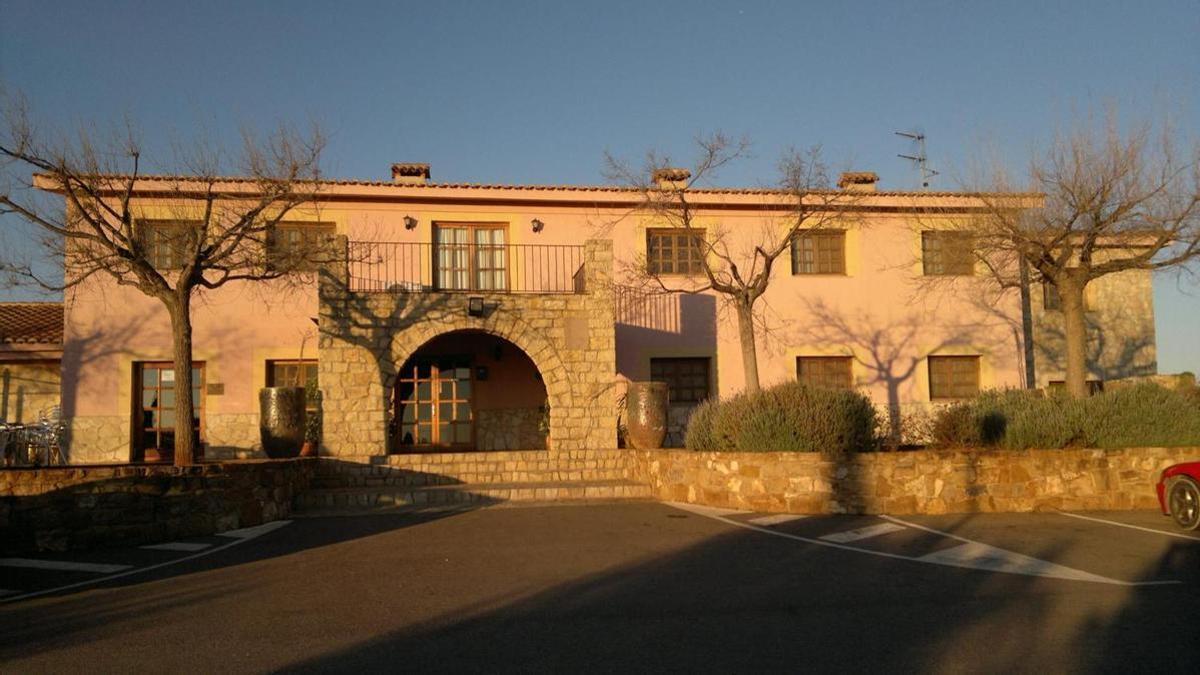 Fachada del hotel L’Ermita Casa Ripo de Vall d'Alba
