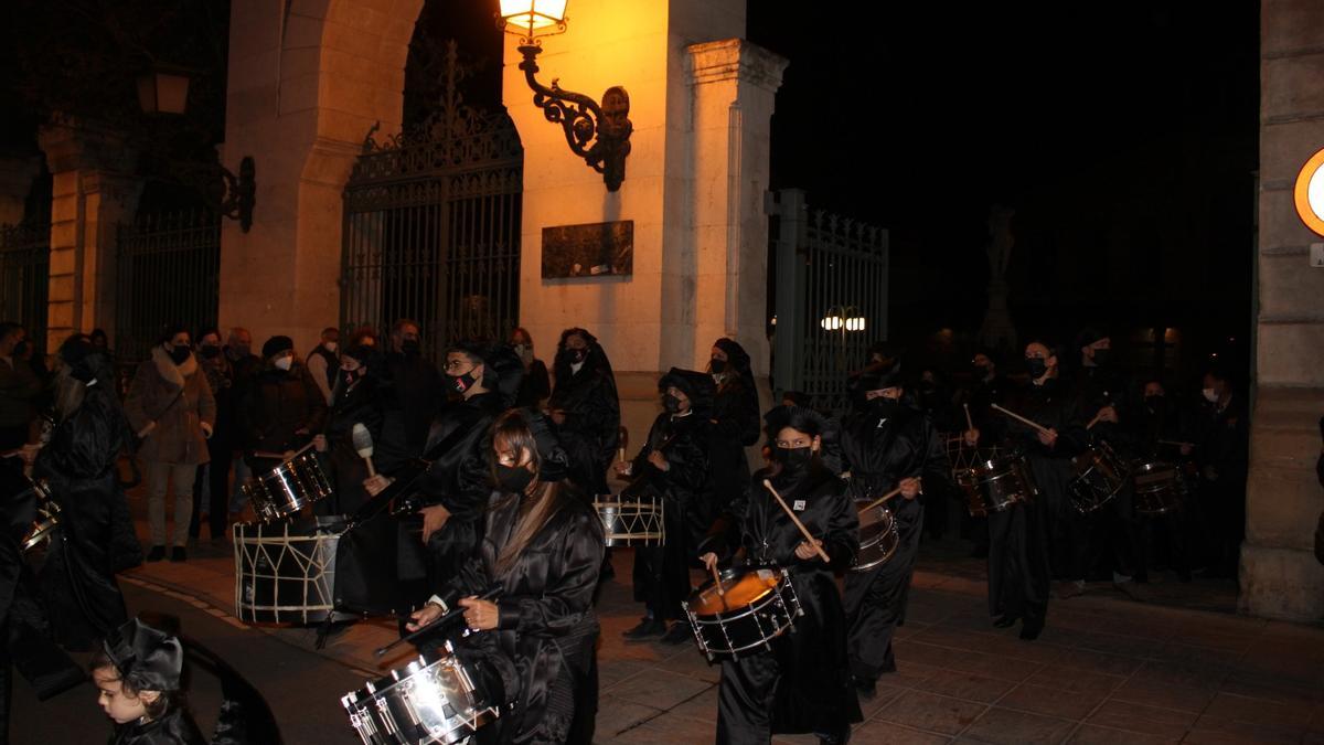 Los tambores de Samper de Calanda acompañaron los dos pasos de la parroquia de los Dolores