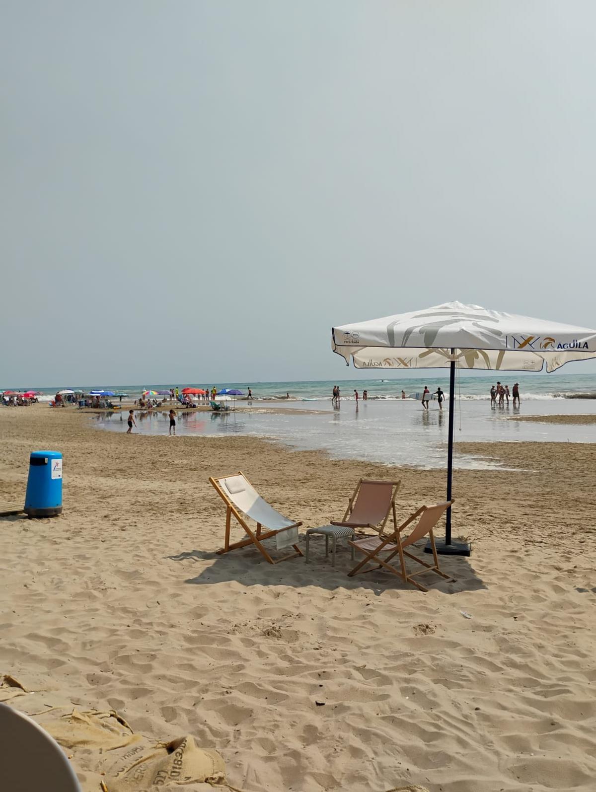 Imagen de la playa de Motilla tras el temporal que ha propiciado la entrad de agua al nuevo arenal.