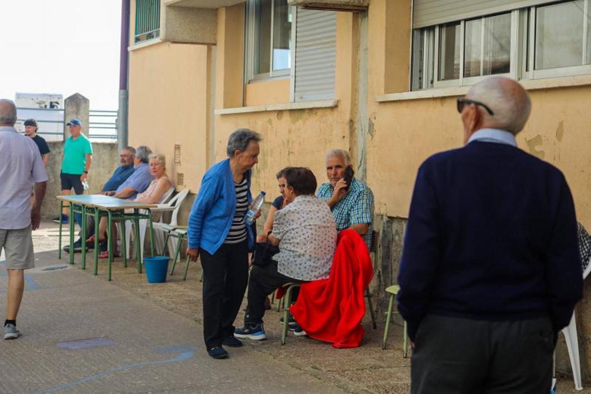 Más de 300 personas pasan la noche en los pabellones habilitados como albergue en Bermillo de Sayago