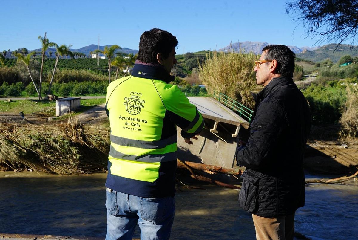 El alcalde de Coín, Francisco Santos, y el delegado de Agricultura, Fernando Fernández.