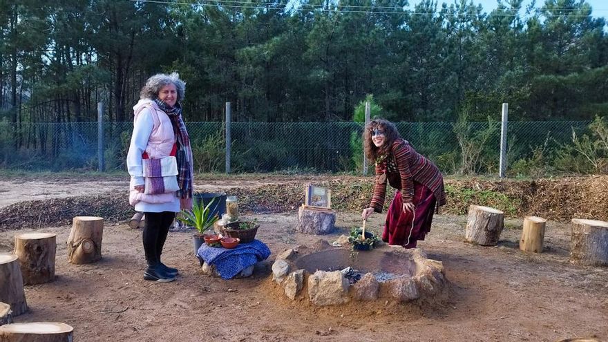 Concluye el proyecto de renaturalización del patio de juegos de Cadreche, en A Pobra