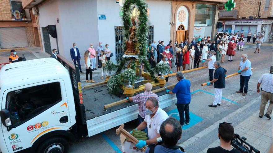 La patrona de Vila-real bajó a la ciudad el pasado año desde su ermita subida en un camión a causa de las restricciones por el covid.