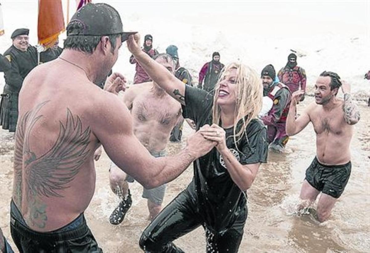 Lady Gaga es banya al llac Michigan a 6º sota zero_MEDIA_1