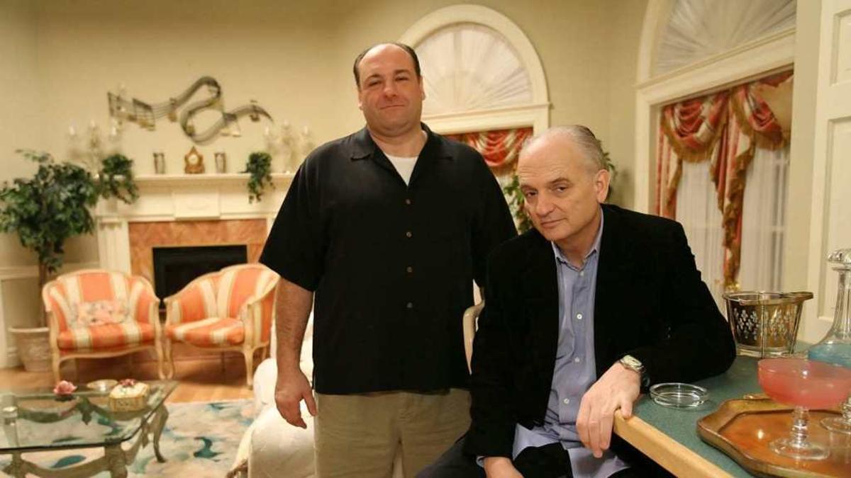 James Gandolfini y David Chase, en el rodaje de 'Los Soprano'