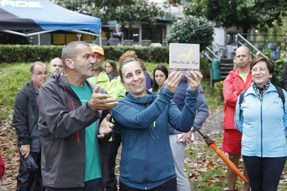 Decenas de personas participan en el Trail Montes de Vigo, con dos recorridos en el entorno del Monte dos Pozos de 23 y 13 kilómetros. También se celebró una andaina de 7 kilómetros.