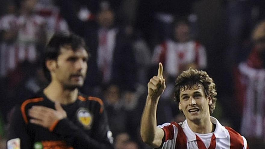 celebración. Llorente festeja su gol al Valencia.