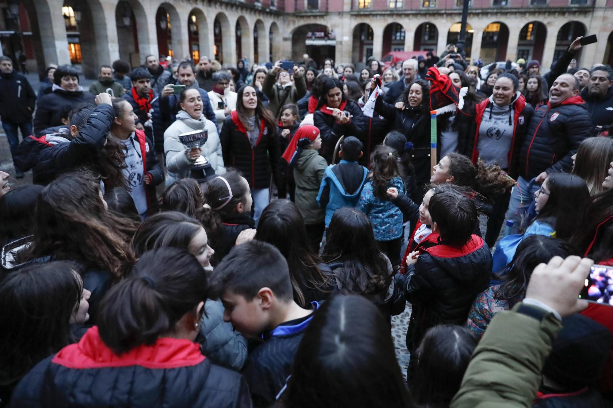 La recepción en el Ayuntamiento a las jugadoras del Telecable Gijón, en imágenes