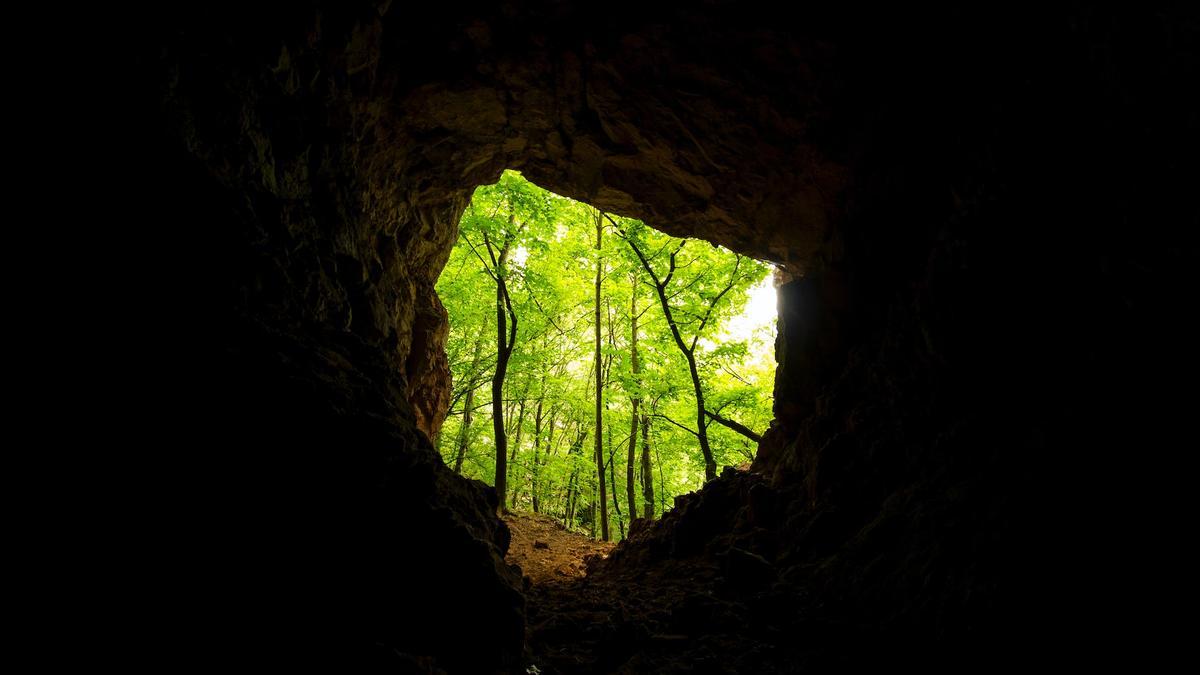 El impresionante pueblo de España al que solo se llega cruzando una cueva