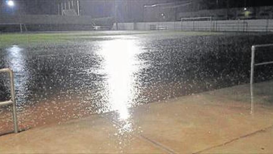 La lluvia obliga a suspender cinco partidos