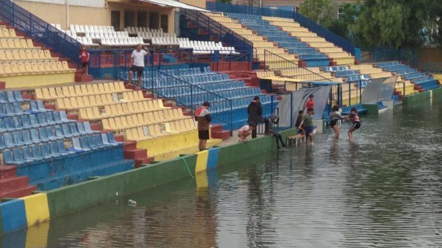 Orihuela cierra Los Arcos por amenaza de ruina tras la gota fría y el club se queda sin estadio