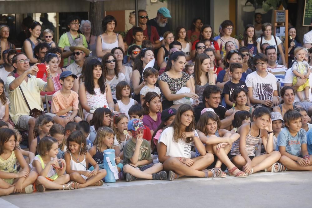 Fira del Circ al carrer de la Bisbal d''Empordà