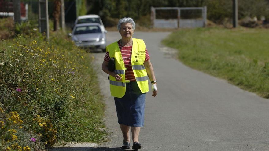 Una transeúnte con un chaleco. // Fran Martínez