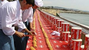 Barcelona acull el rècord de l’entrepà de Nocilla més gran del món