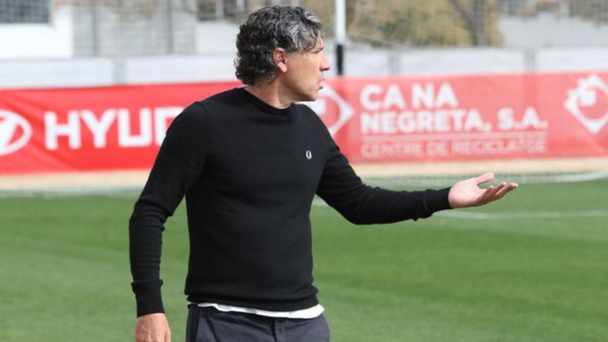 El técnico local Raúl Garrido, que fue expulsado.