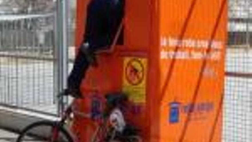 Girona dobla la roba recollida perquè buida els contenidors cada dia per evitar robatoris