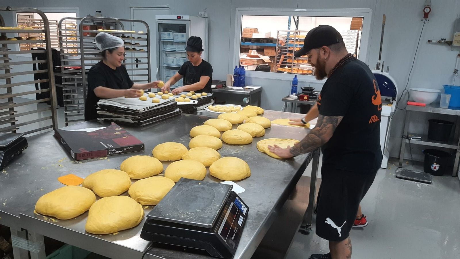 Galería: Así es el obrador donde se elabora el mejor pan de hamburguesas de Castellón