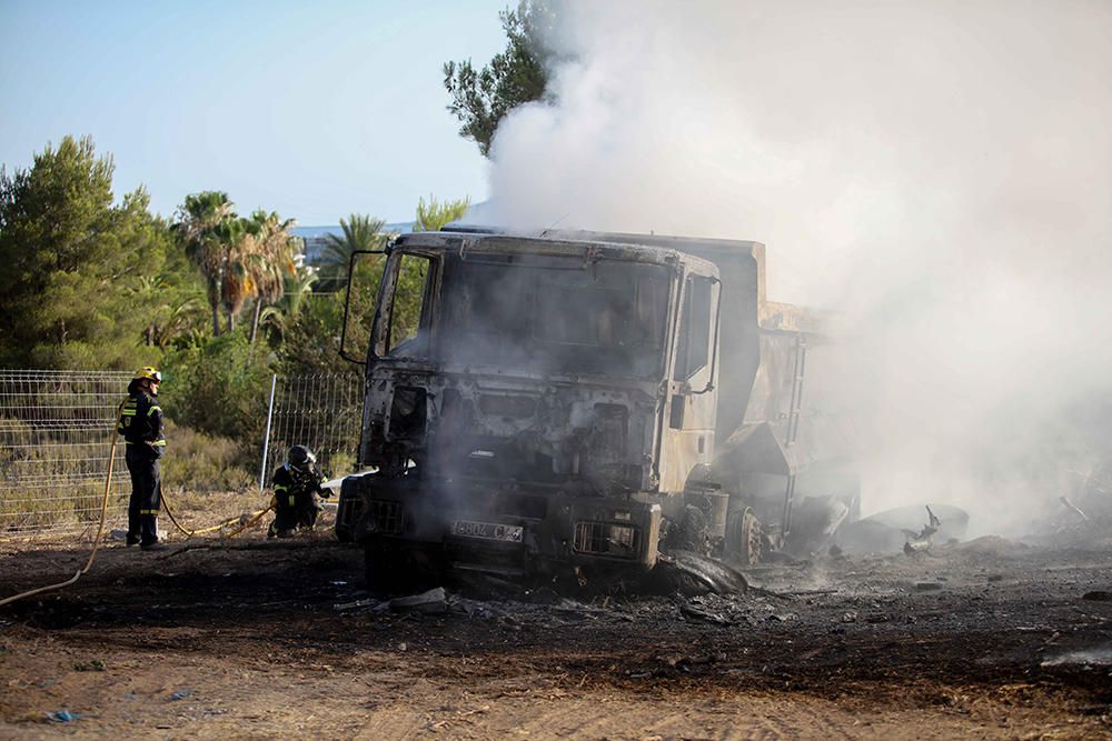 Incendio de un camión en Ibiza