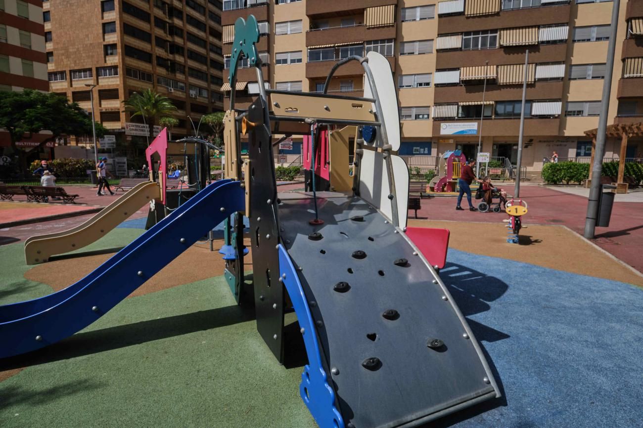 Parque Infantil Plaza Roja de Tomé Cano (Plaza Sabandeños)