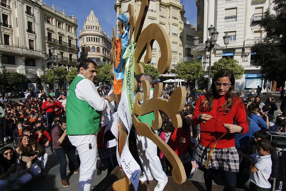 Los escolares hacen una marcha solidaria contra el cáncer