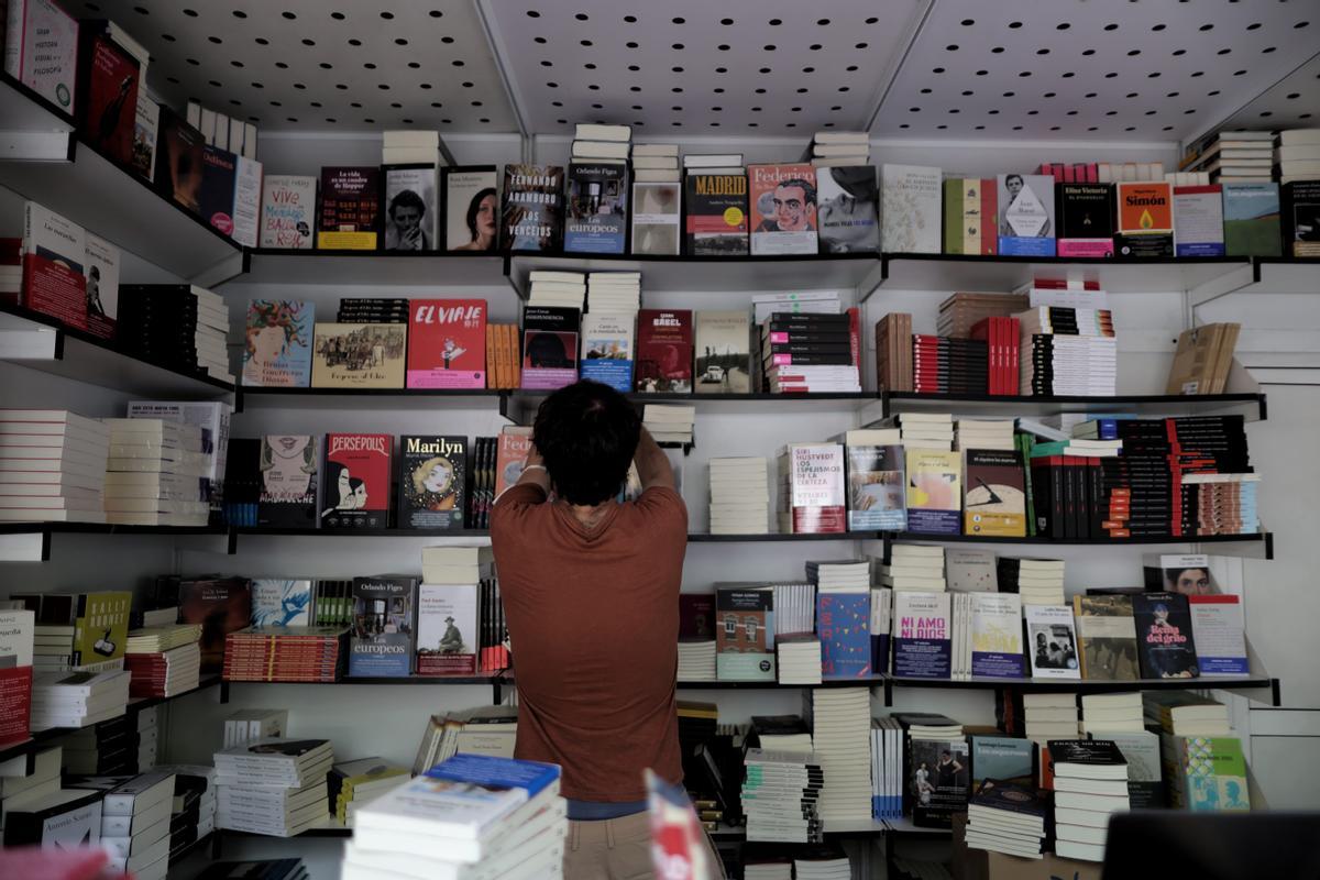 La pandemia ha dado fuerzas renovadas al libro de papel, como ha demostrado el éxito de la reciente Feria del Libro de Madrid a pesar de los aforos.