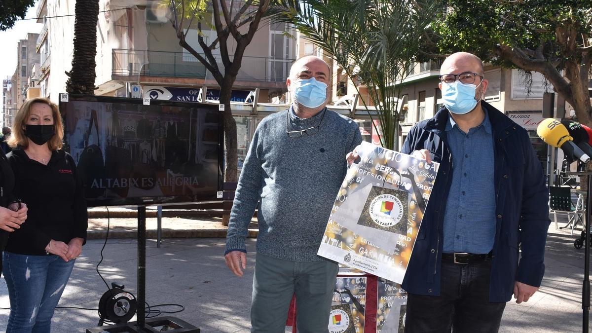 El cartel que invita a consumir en el barrio ilicitano de Altabix