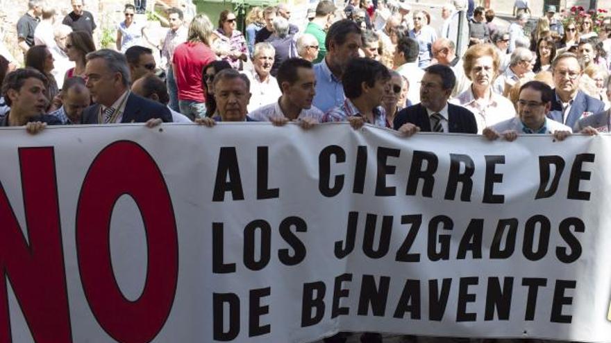 Un momento de la concentración en defensa del partido judicial ante los juzgado el pasado mes de junio.