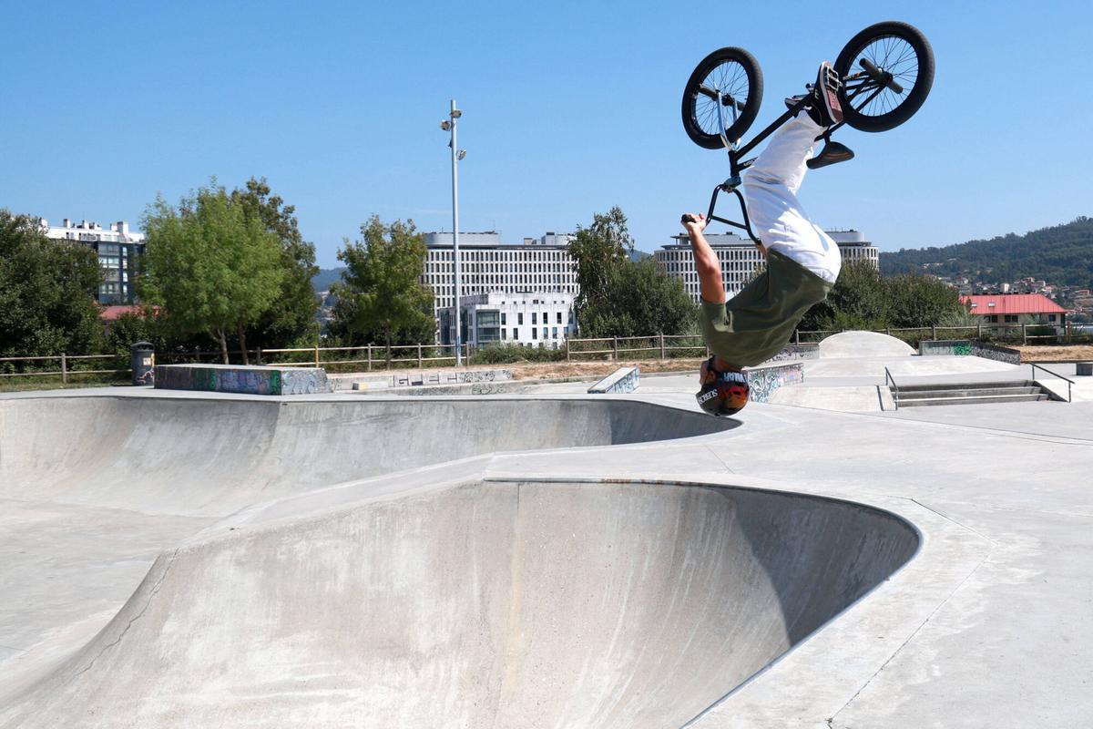 Vigo. Saúl Vilar rider de BMX que participa en el Marisquiño