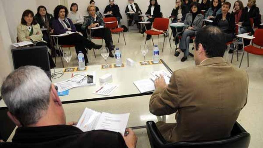 Una de las sesiones del curso que celebra la Uned.