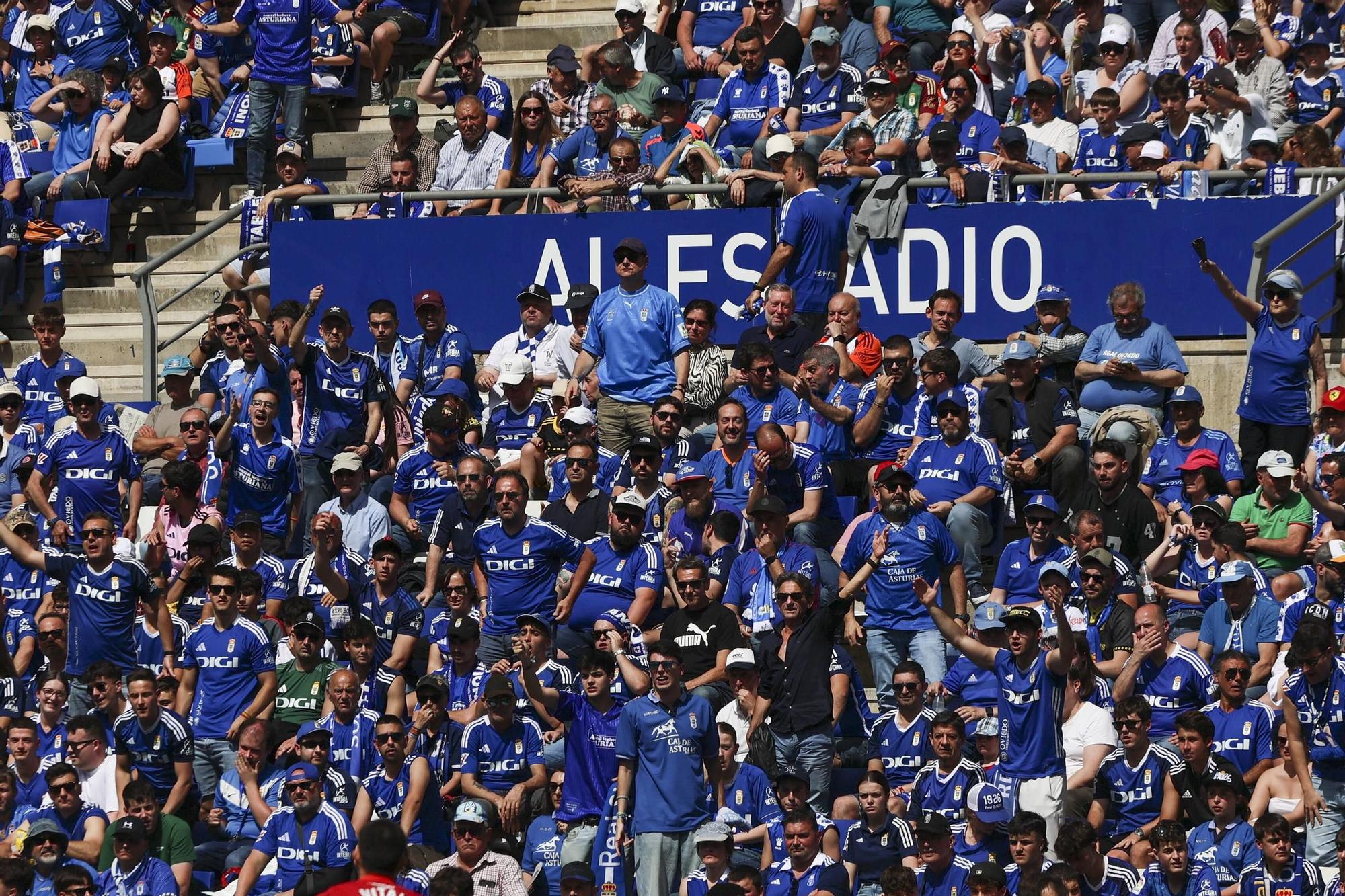EN IMÁGENES: Ambientazo en la valiosa victoria del Oviedo contra el Zaragoza