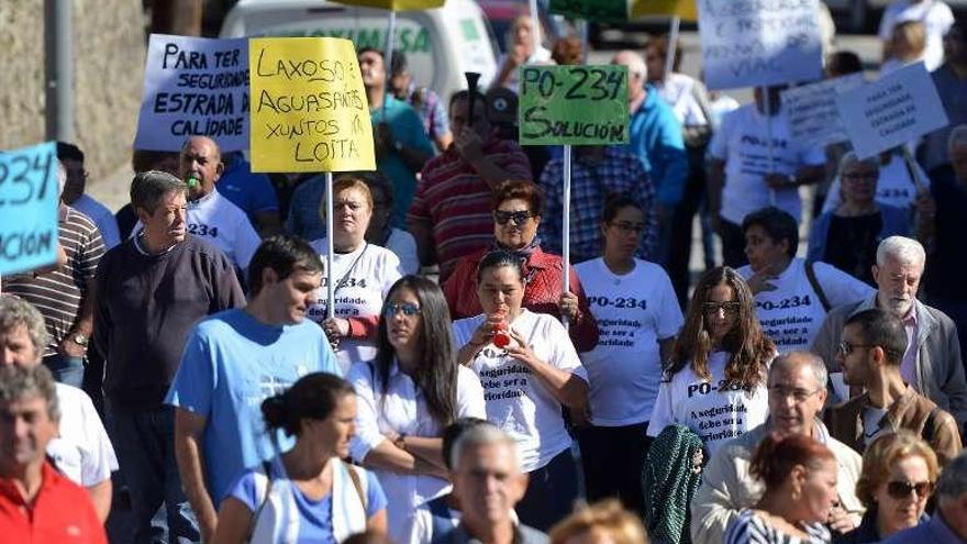 Una de las protestas para pedir el arreglo del vial. // G. Santos